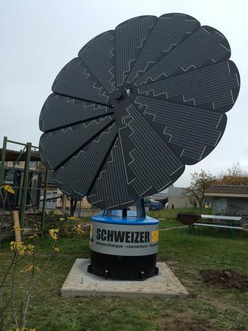 SMART FLOWER, bar, jardin, idéal pour boire l’apéro à l’ombre, traching, 2.13 kWc, 3500 kWh.
